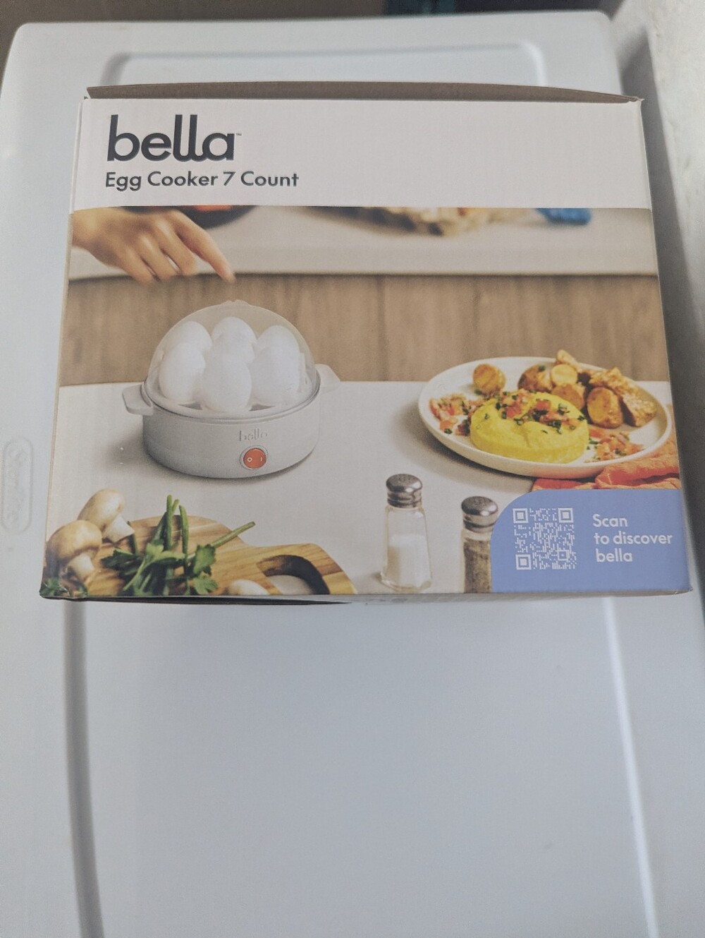 Abella Egg Cooker 7-Count in White with Clear Dome